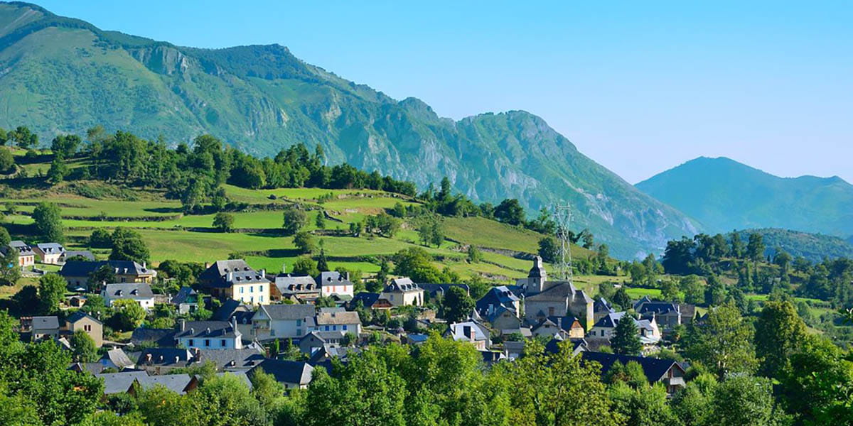 Arcizans-Avant, village au pied du Cabaliros à la porte du Val d'Azun, Hautes-Pyrénées, lieu de méditation contemplative et de bien-être