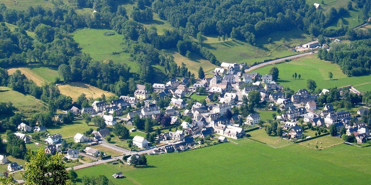 Arrens-Marsous, village du Val d'Azun au cœur du Parc National des Pyrénées, cadre idéal pour la méditation et le bien-être