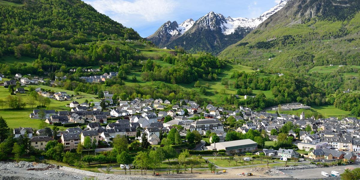 Luz-Saint-Sauveur, village thermal et église des Templiers en Pays Toy, Hautes-Pyrénées, cadre idéal pour la méditation