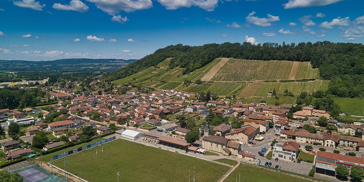 Saint-Savin, village perché et abbatiale romane au-dessus de la vallée des Gaves, Hautes-Pyrénées, lieu de méditation et de recueillement